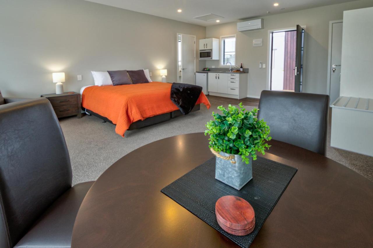 Annies On Milford Motel Te Anau Dış mekan fotoğraf